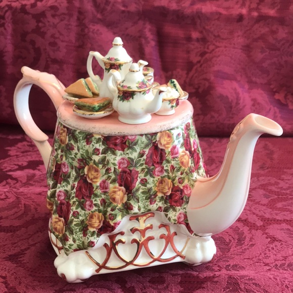 💥HOST PICK💥RARE 24kt Gold Trim Royal Albert Old Country Roses Decorative Teapot - Picture 2 of 10
